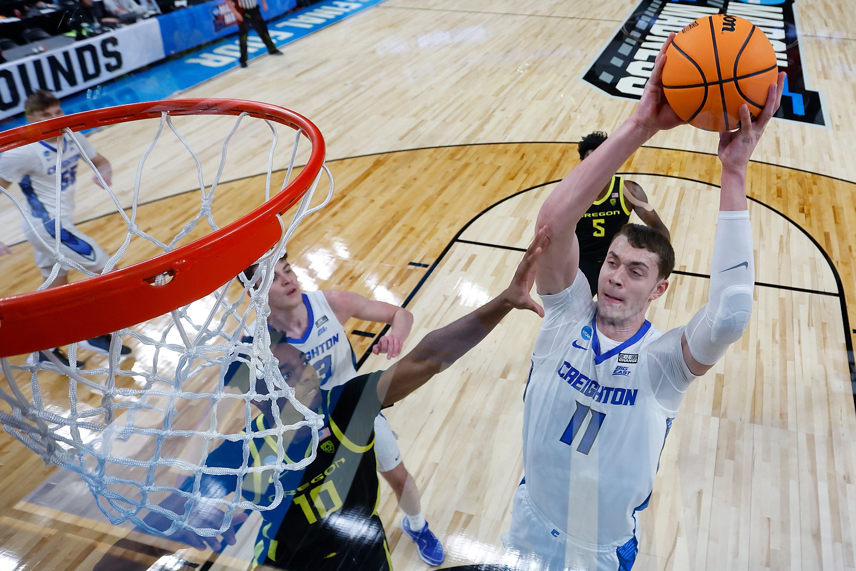 Ryan Kalkbrenner #11 of the Creighton Bluejays goes to the basket in the first half of the game against the Oregon Ducks during the second round of the 2024 NCAA Men's Basketball Tournament held at PPG PAINTS Arena on March 23, 2024, in Pittsburgh, Pennsylvania.